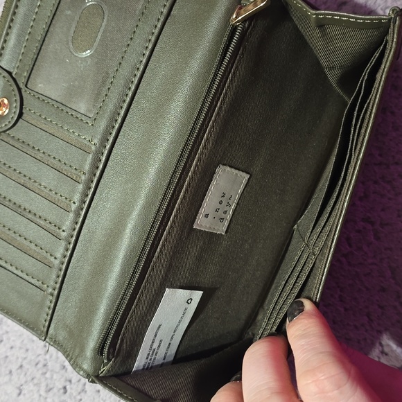 Wallet - Picture 4 of 4